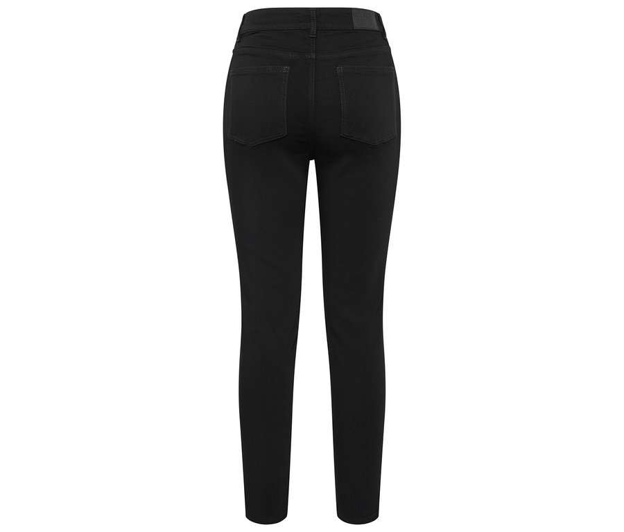 Zadní pohled na černé džíny.