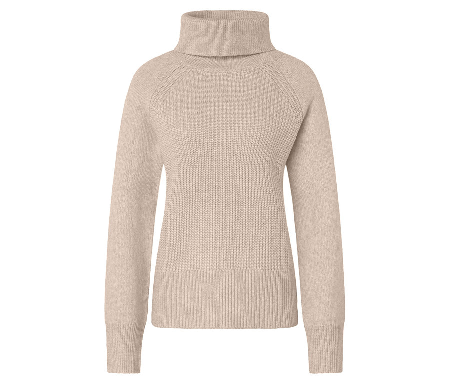 Krémový rolák s melírem leží na bílém pozadí.