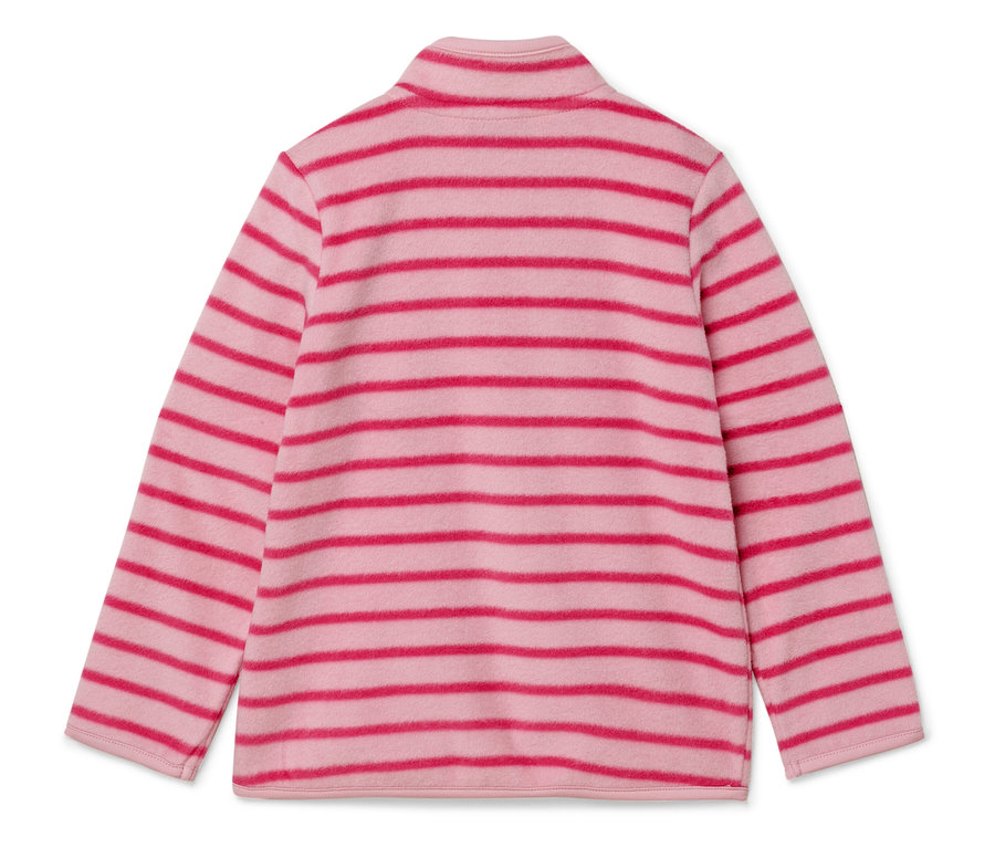 Pohled zezadu na růžovo-červený pruhovaný fleecový pulovr s límcem.