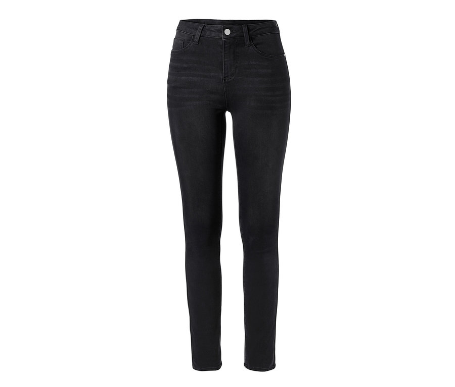 Černé skinny džíny.