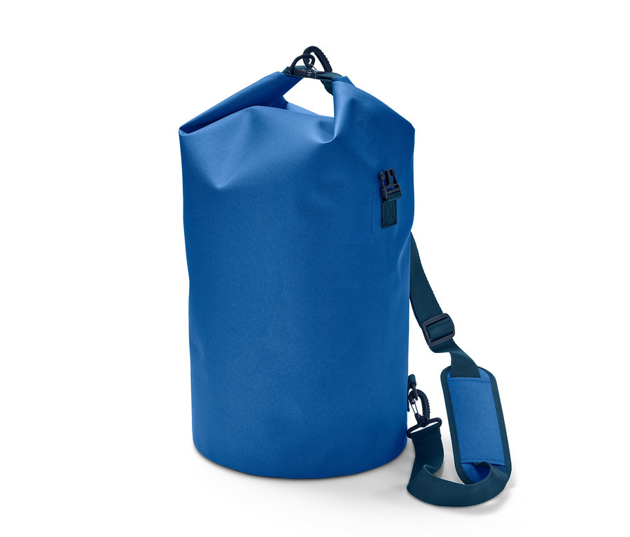 Modrý vodotěsný vak o objemu 25 l s popruhem přes rameno.
