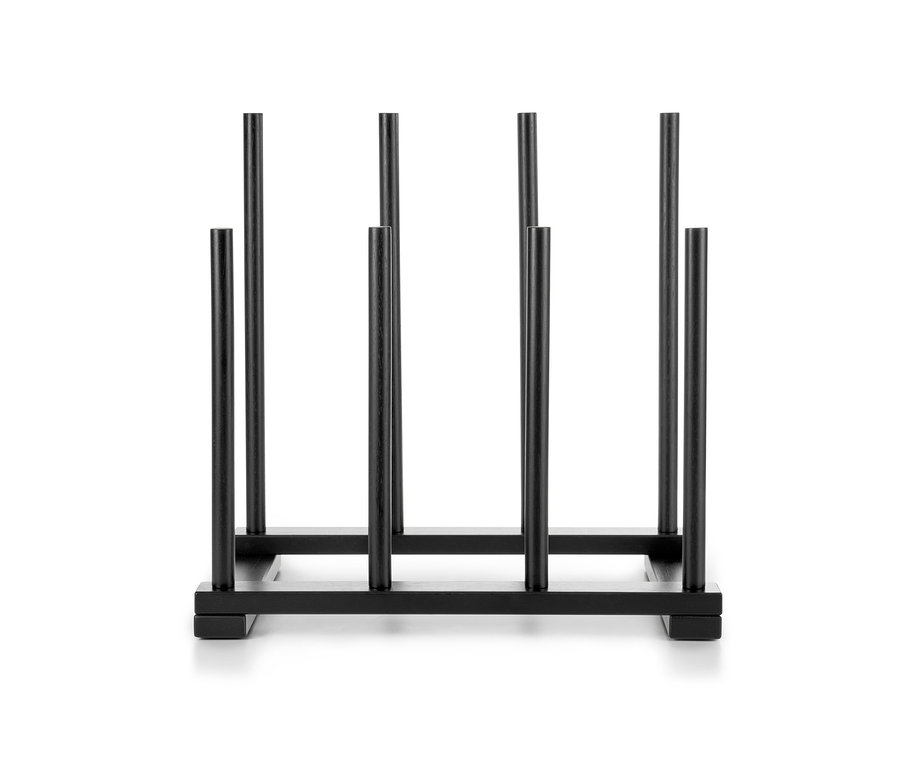 Černý stojan na vysoké boty.