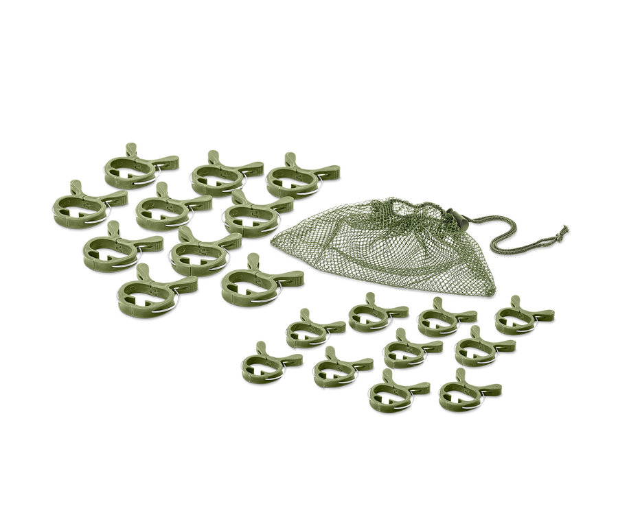 Zobrazeno dvacet zelených svorek na rostliny a zelený síťovaný sáček.