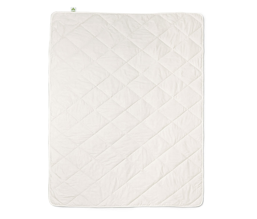 Bílá prošívaná přikrývka z hedvábí a bavlny irisette® greenline.