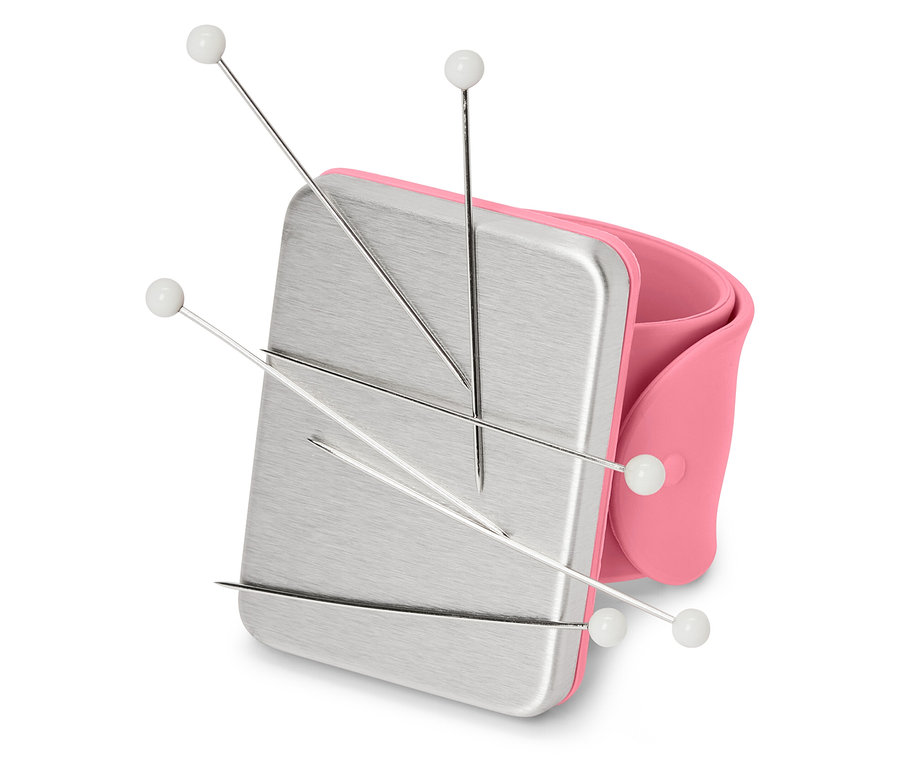 Magnetický držák jehel Armnadelkissen s jehlami.