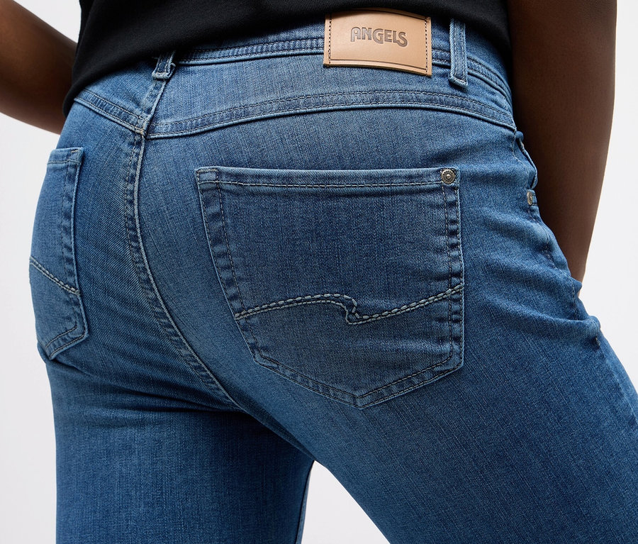 Detail dámských džín Angels »Ornella« slim fit 7/8, středně modré.
