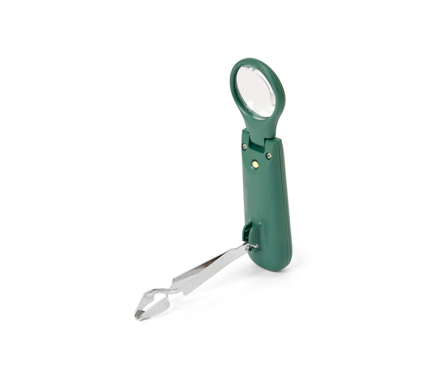 Nástroj na odstraňování klíšťat u zvířat s LED světlem, zelené barvy, s pinzetou.