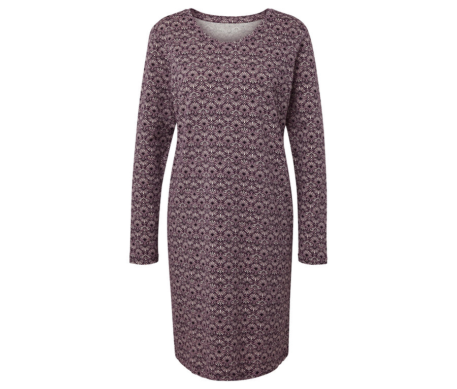 Celkový pohled na fialové vzorované šaty s dlouhým rukávem.