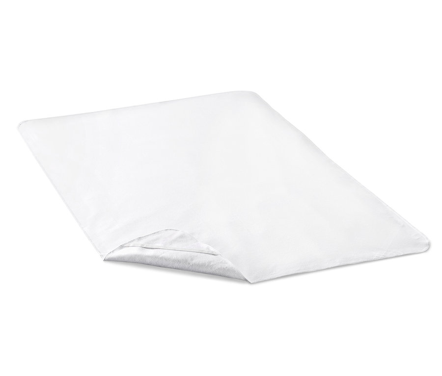 Bílý chránič matrace.