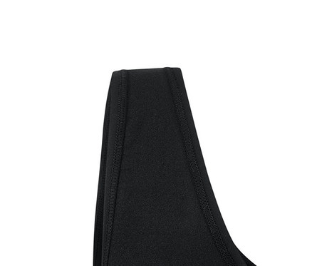 Černé stahovací oboustranné tílko.