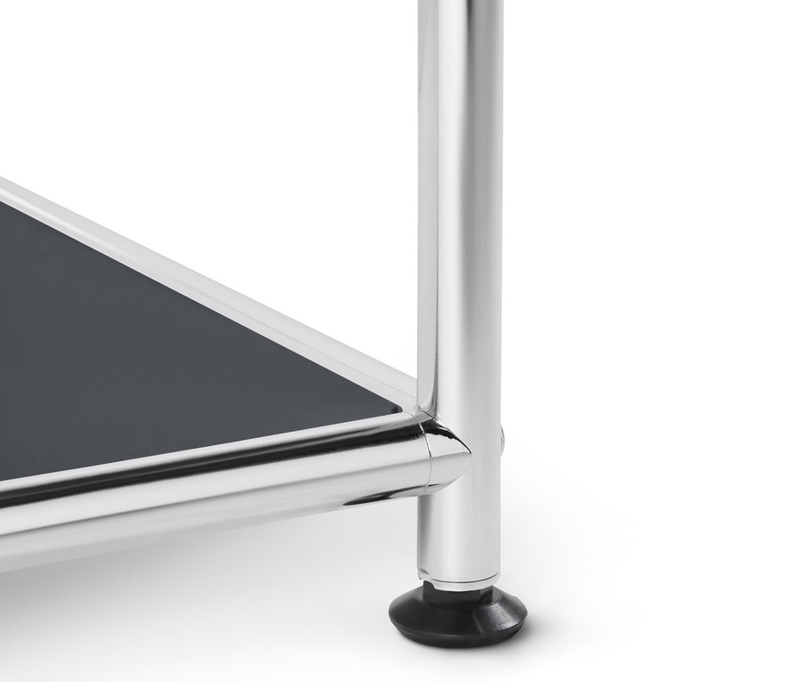 Detail šedého otevřeného kovového regálu CN3.