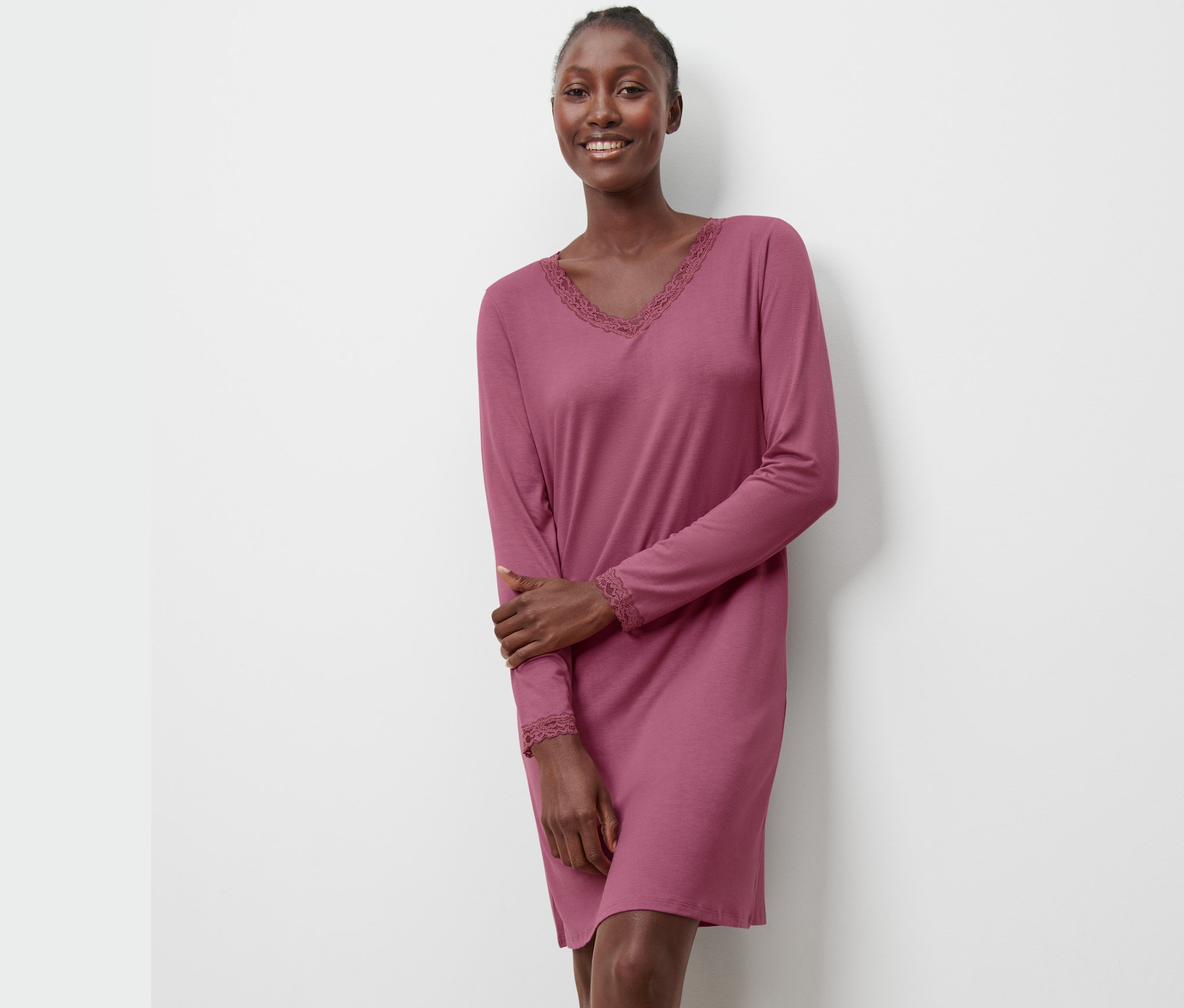 Žena v noční košili.