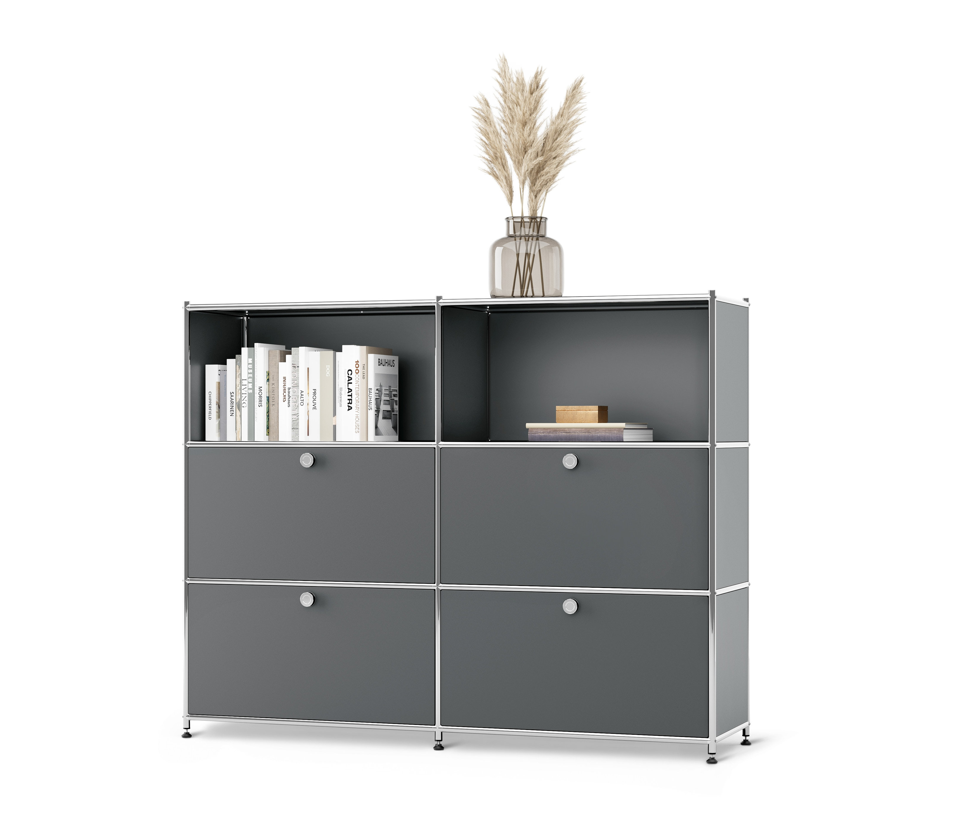 Šedá kovová komoda CN3 s přemístitelnými výklopnými dvířky.