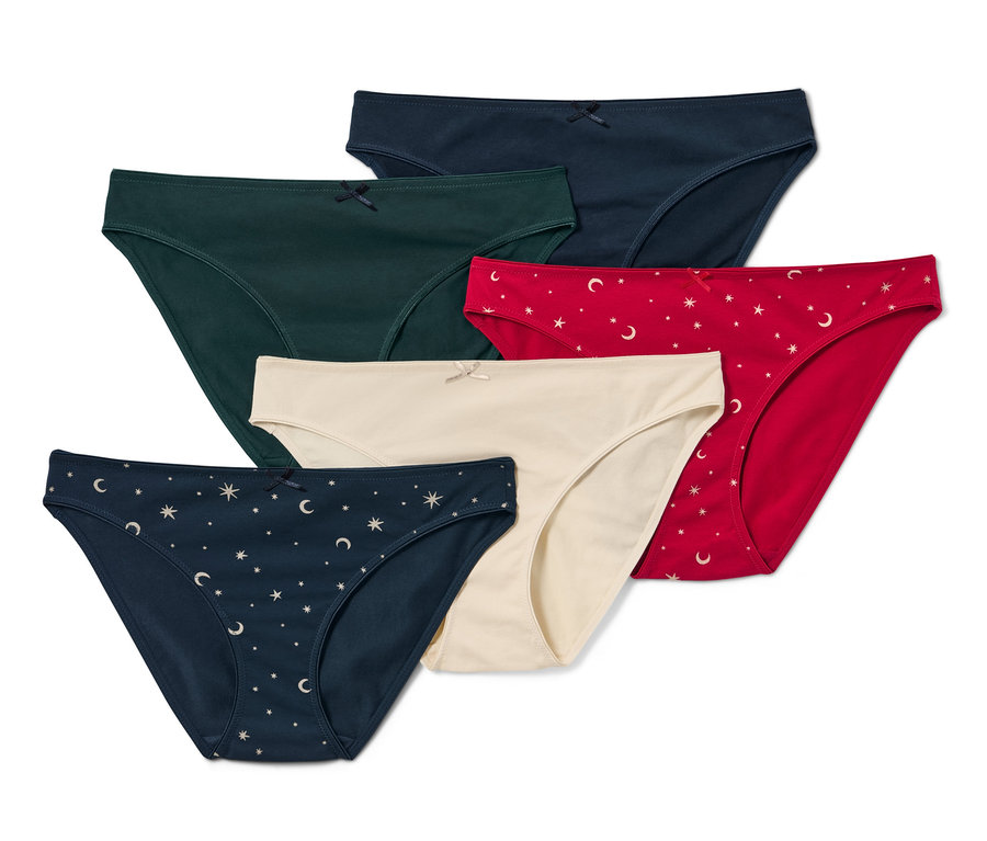Pět kalhotek různých barev.