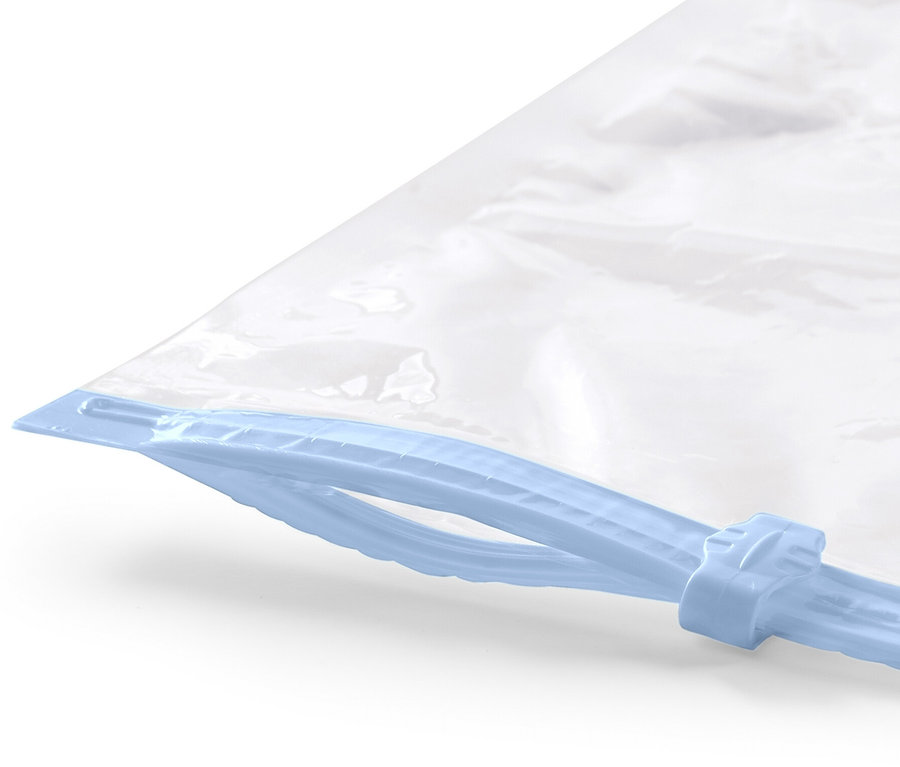 Detail vakuového úložného pytle, 2 ks, horizontální, s modrým zipem.