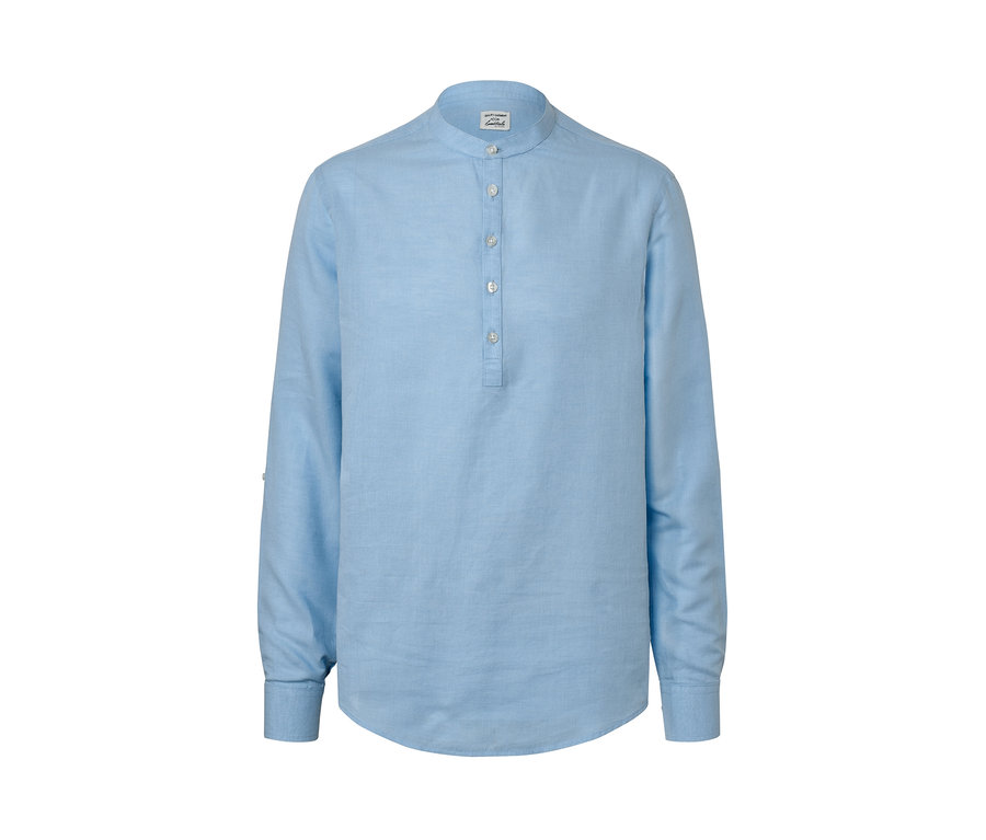 Světle modrá košile s obsahem lnu.