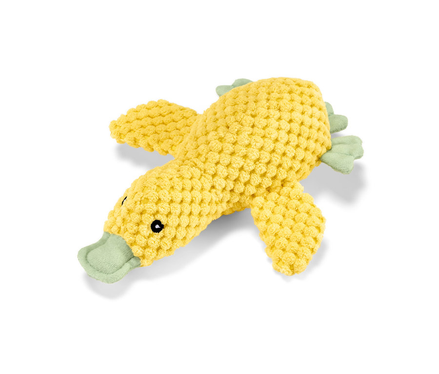 Žlutá plyšová hračka pro psy »Malá kachna« leží na bílém pozadí.