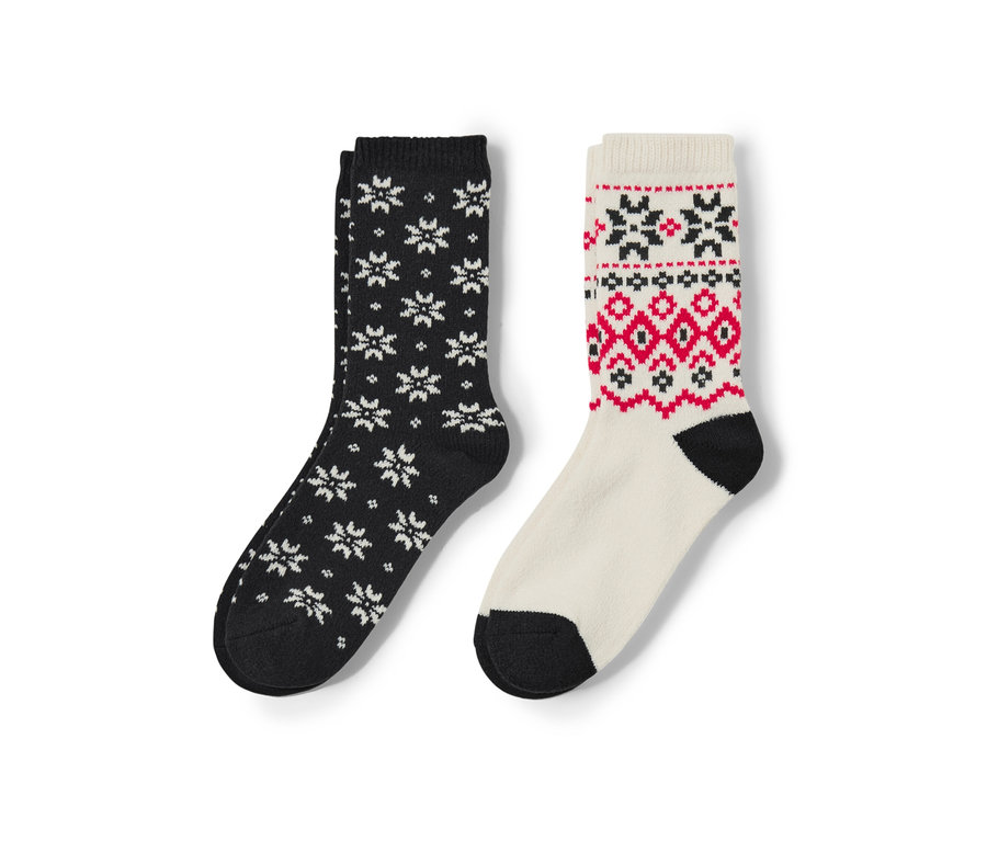 Dva páry ponožek s norským vzorem.