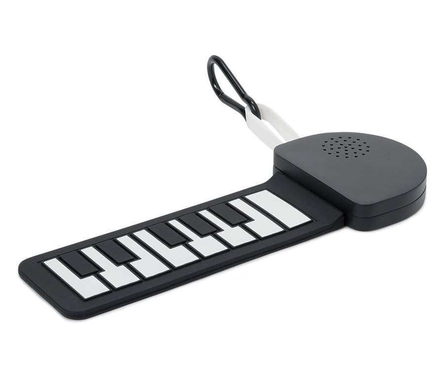 Černý skládací klavír s bílými klávesami.