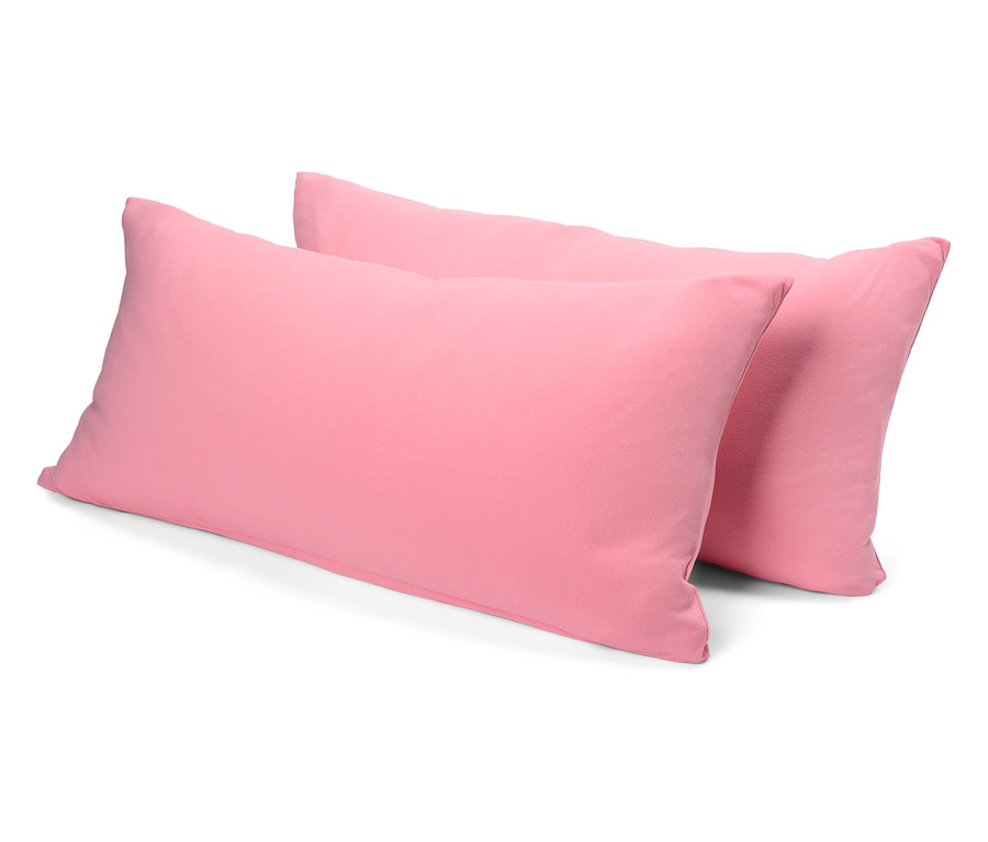 Dva růžové polštáře leží na sobě.