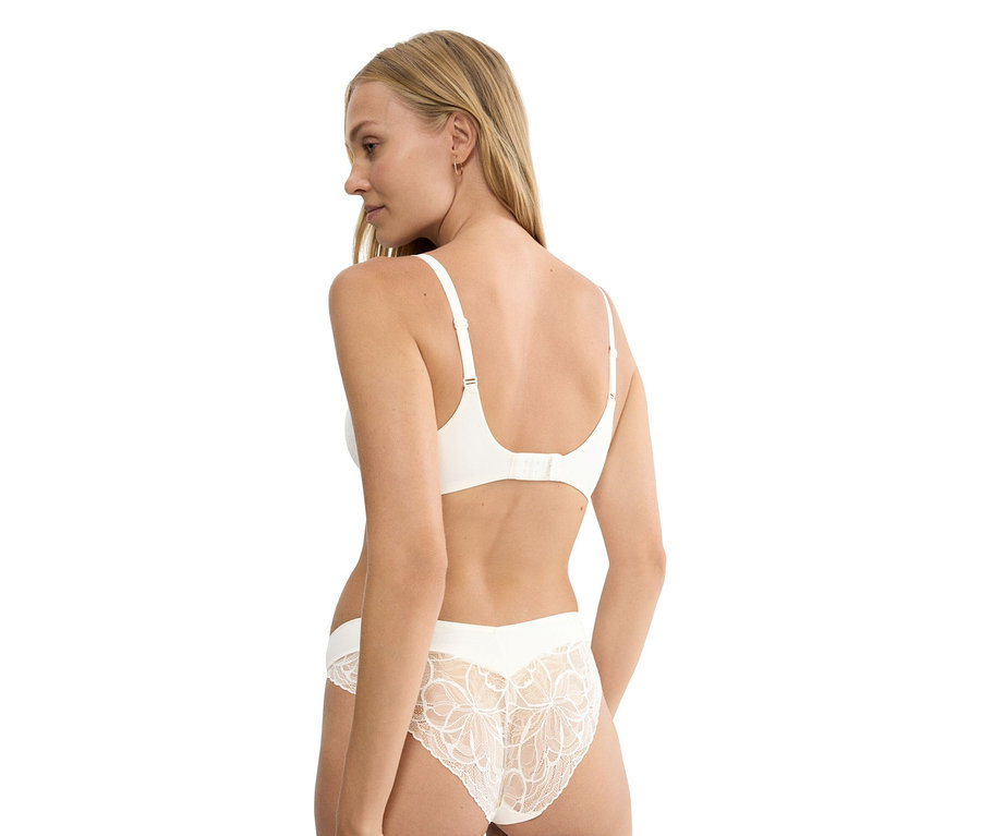 Žena zezadu, má na sobě bílou podprsenku a krajkové kalhotky.