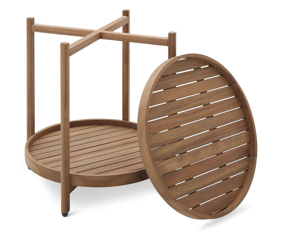 Demontovaný kulatý dřevěný stolek s lamelovou deskou na bílém pozadí.