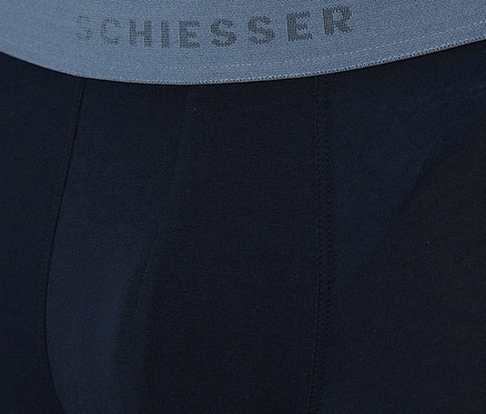Tmavě modré boxerky SCHIESSER s šedým pasem a logem značky.