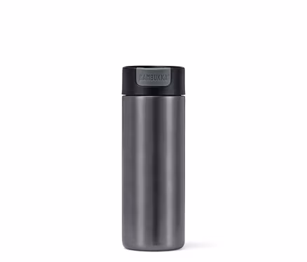 Šedý cestovní hrnek Kambukka, objem 500 ml.