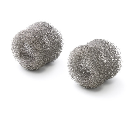 Dva lapače vodního kamene na bílém pozadí.