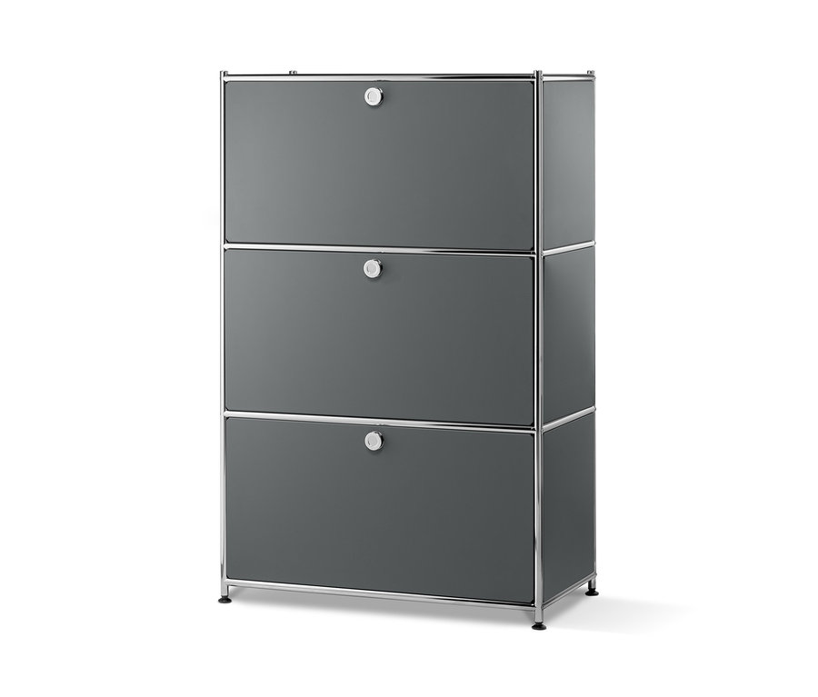 Šedý kovový regál se 3 výklopnými dvířky.