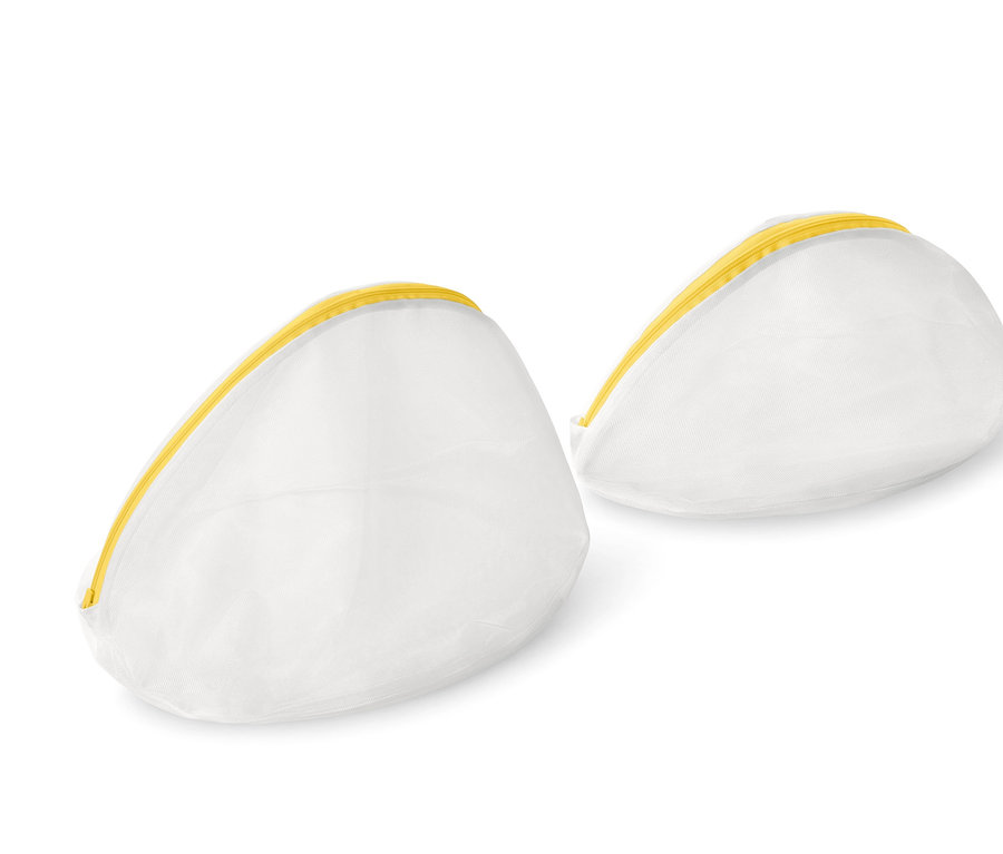 Dvě bílé síťky na praní se žlutými zipy.