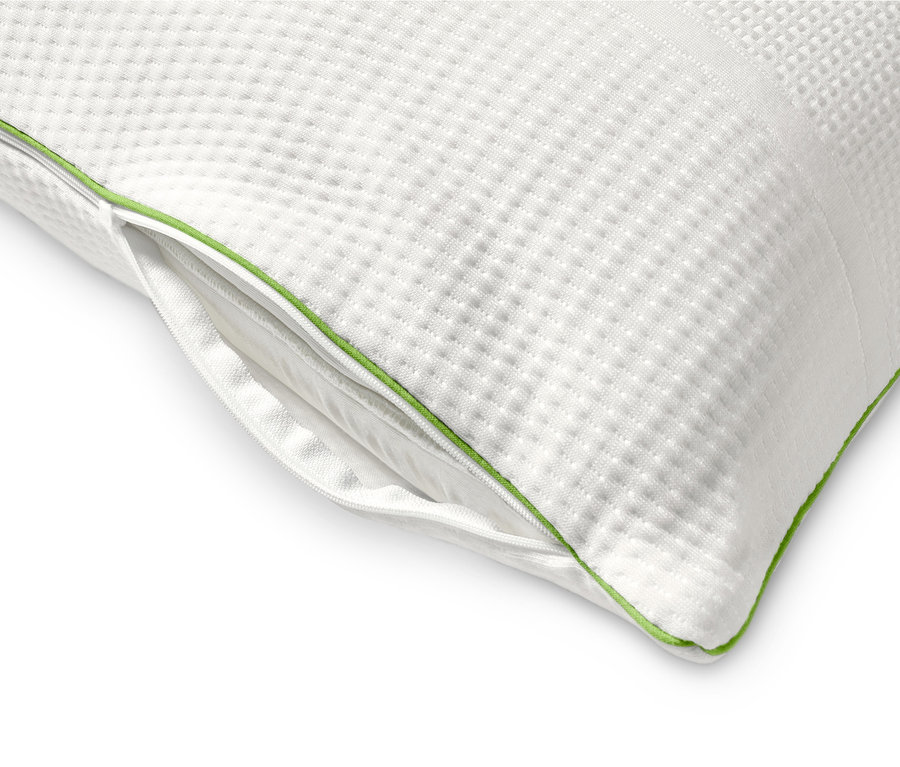 Detail bílého polštáře irisette® greenline Komfortní polštář s lemováním.