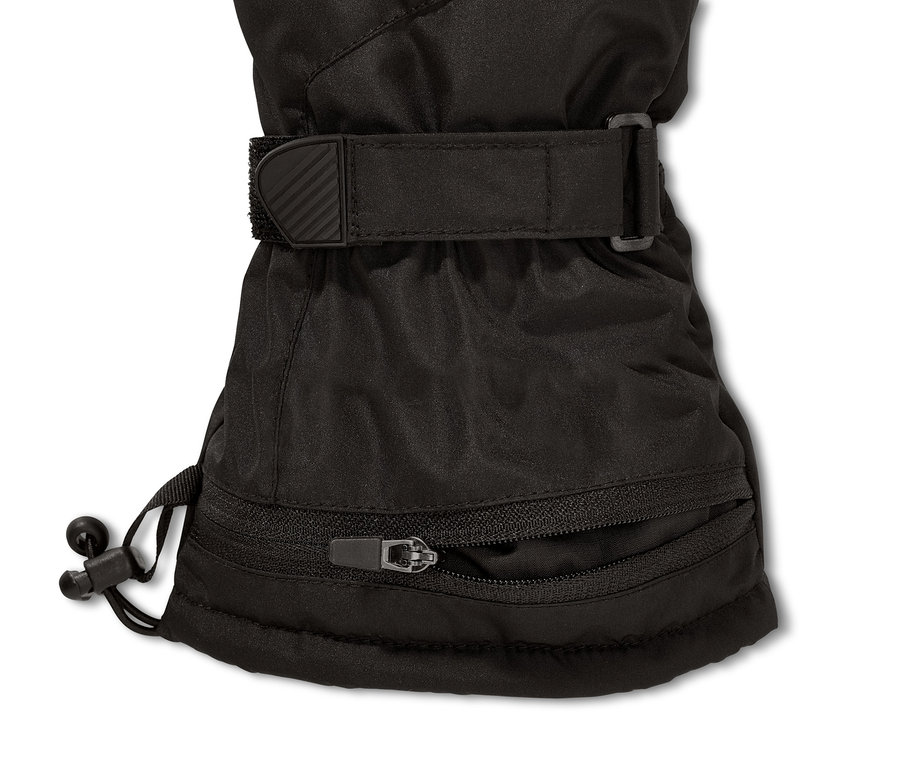 Detail lyžařské rukavice černé barvy se zipem a stahovací šňůrkou.