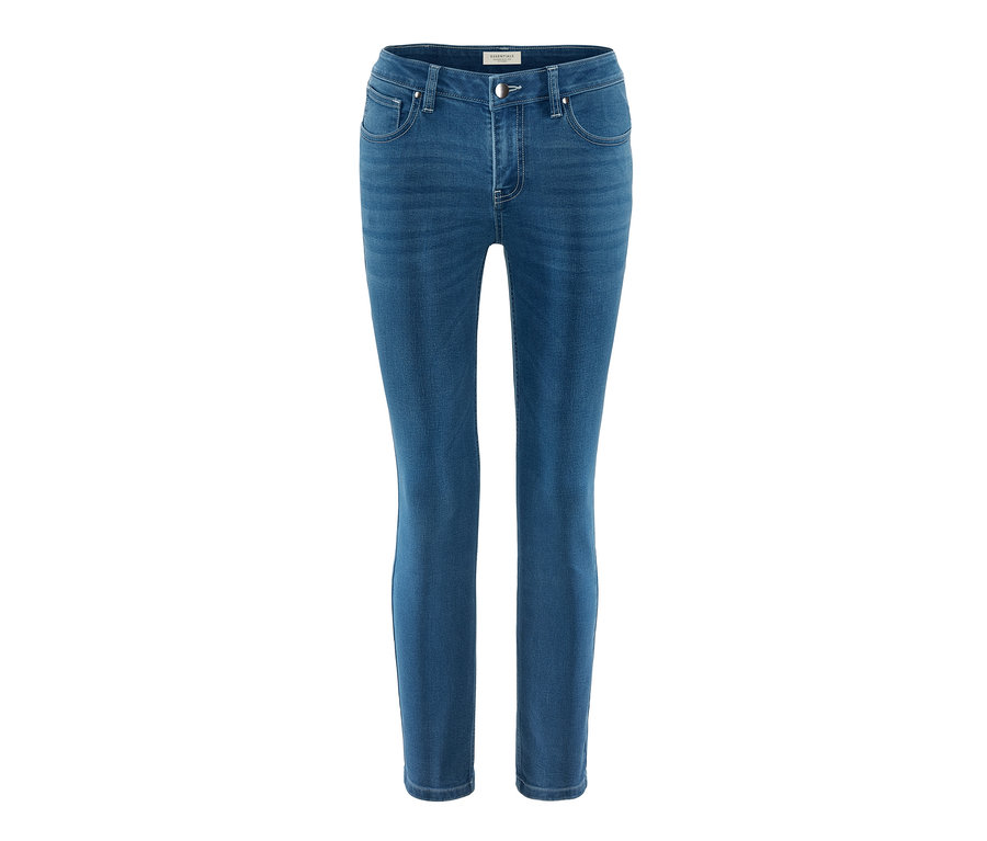Modré džíny slim fit.