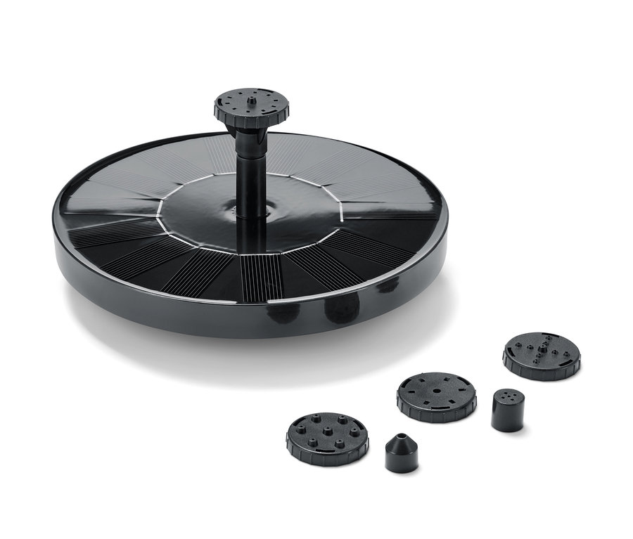 Černá plovoucí solární fontána a trysky.