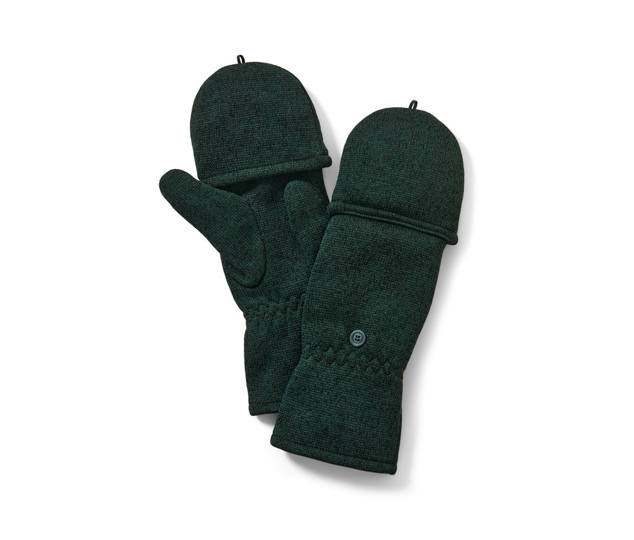 Zelené odklápěcí palčáky z pleteného fleecu leží vedle sebe.