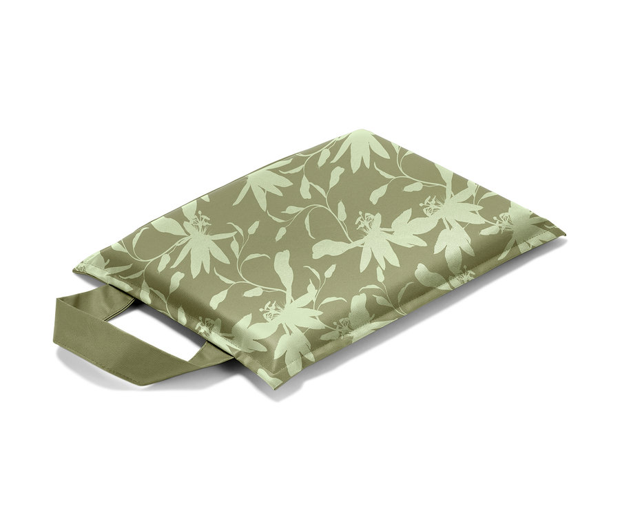 Zahradnický polštářek na klečení se vzorem listů a květů.