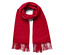 Červená šála s třásněmi na bílém pozadí.