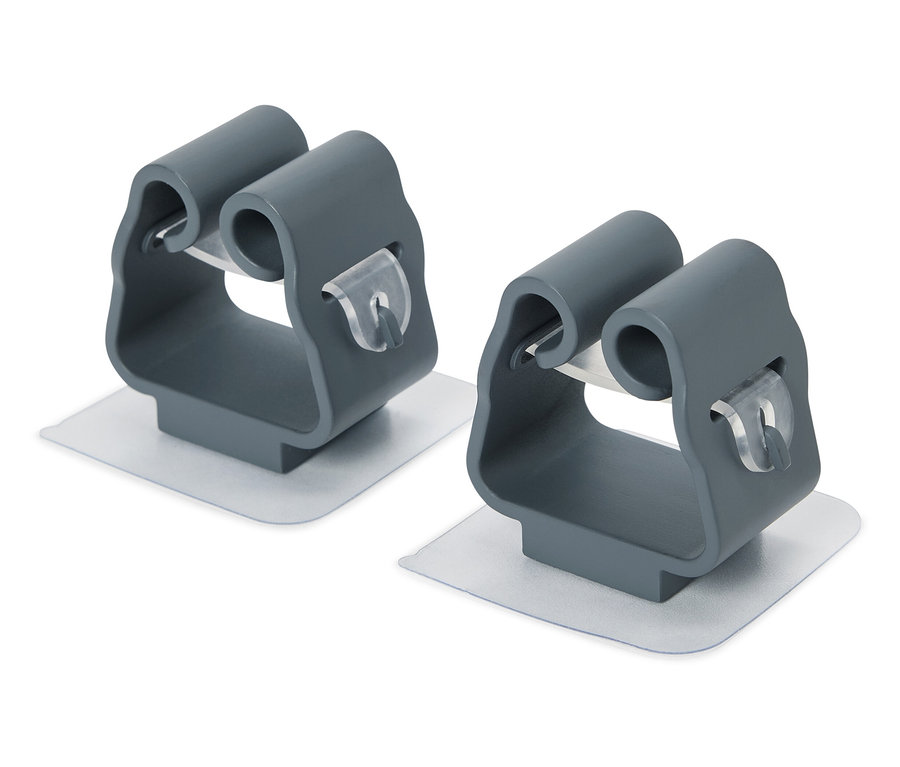 Dva šedé držáky na mop s lepicí podložkou.