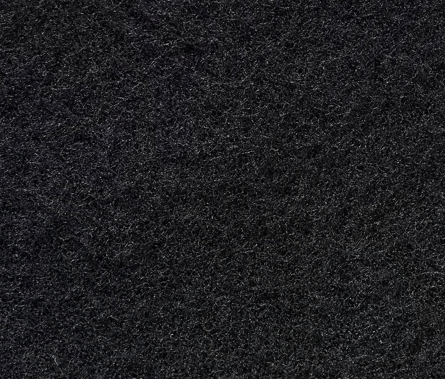 Detailní záběr na texturu tmavě šedé plsti.