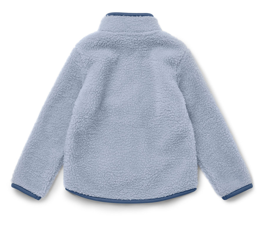 Světle modrá fleecová bunda s tmavě modrými manžetami a límcem, focená zezadu.