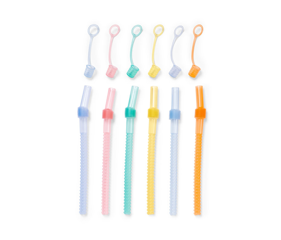 Sada dětských kelímků s barevnými brčky a víčky.