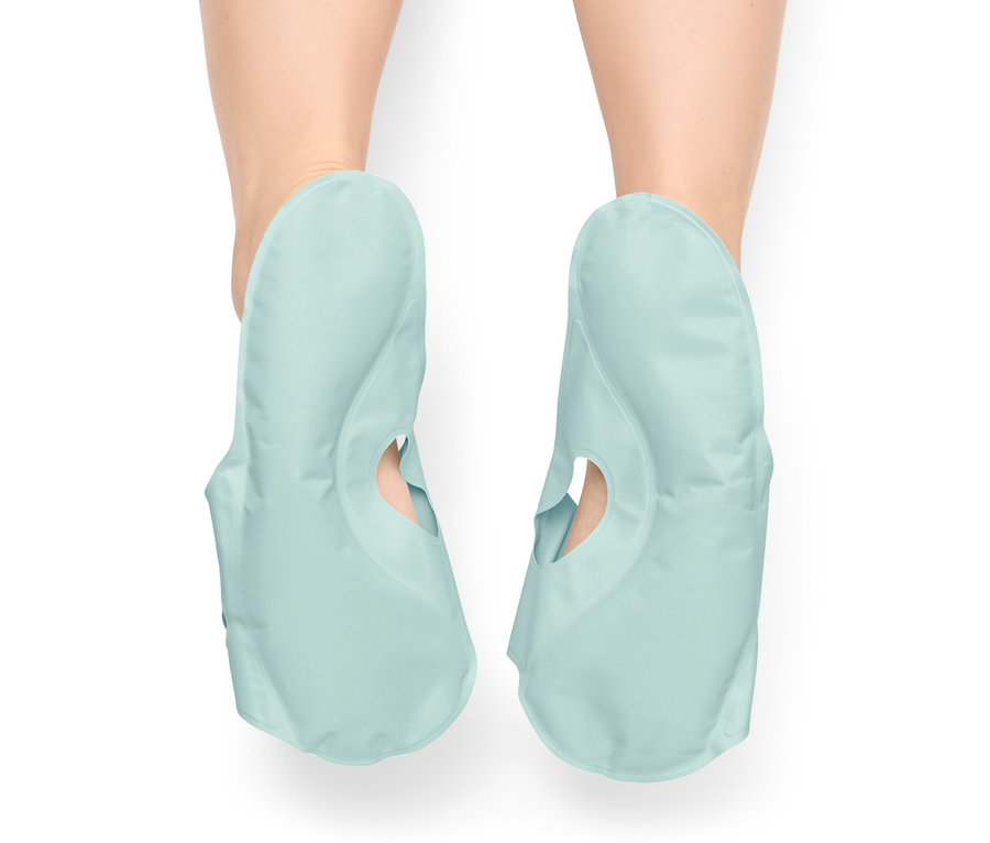 Nohy v relaxačních podrážkách.