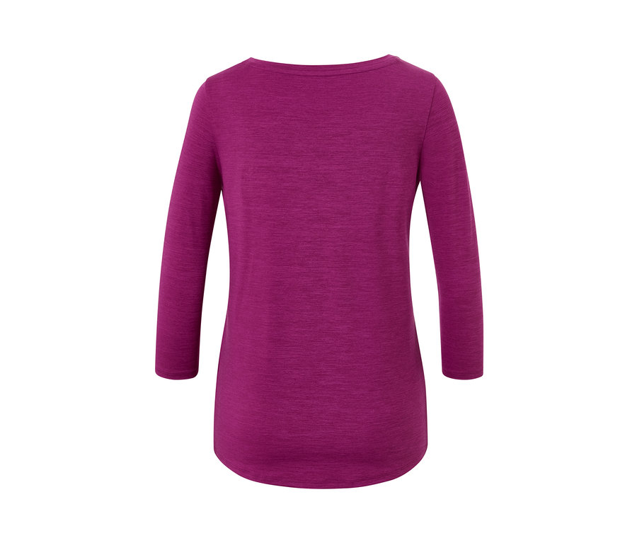 Detail růžového funkčního trika s tříčtvrtečními rukávy.