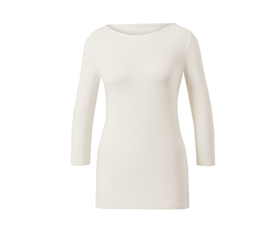 Bílé tričko s tříčtvrtečními rukávy.