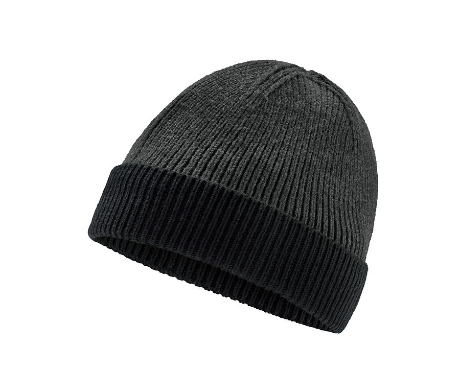 Detailní záběr na pletenou čepici.