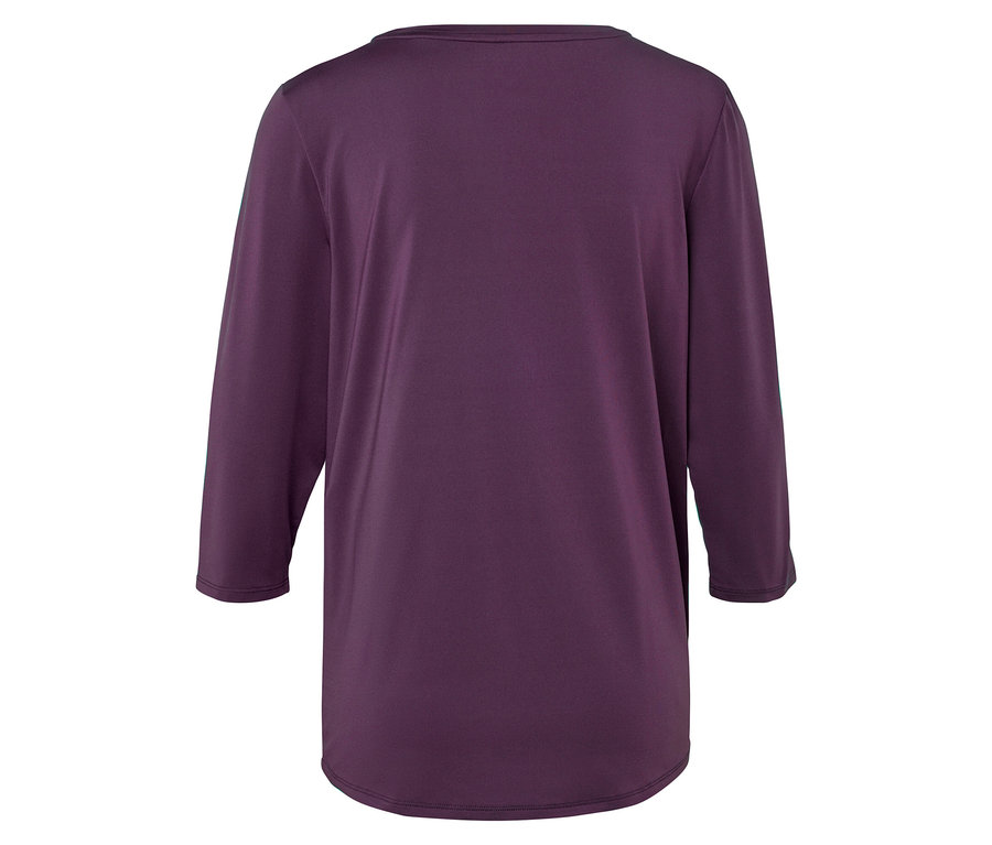 Detail fialové halenky s tříčtvrtečními rukávy.