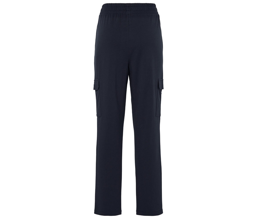 Tmavě modré kalhoty s elastickým pasem a našitými kapsami na stehnech.