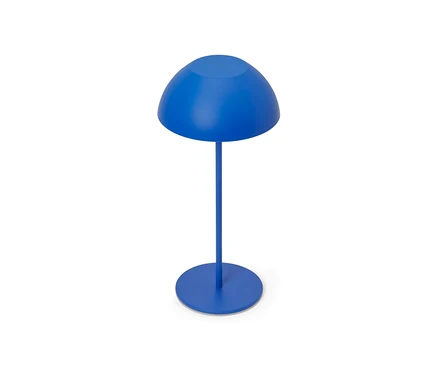 Modrá bateriová stolní LED lampa.