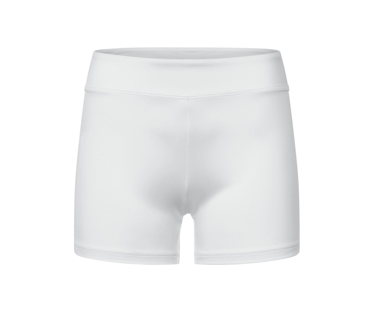 Detail bílých sportovních šatů se šortkami.